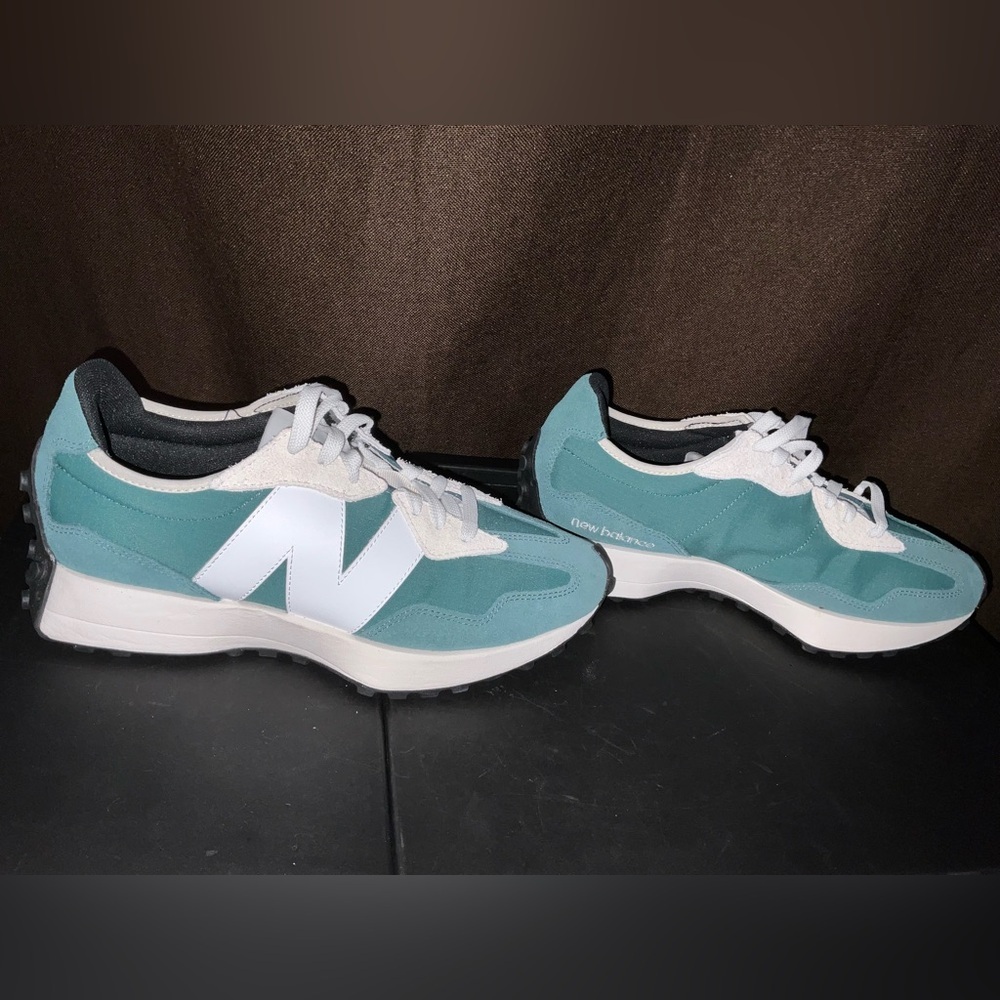 New Balance 327 New Spruce Teal White NWOB Men 9 Womens 10.5 Retro 70s